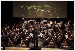 Interpretación del pasodoble 'Espino y coraje', dirigida por el propio compositor