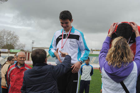 Gran actuación de nuestros pequeños atletas en la final provincial alevín e infantil de pista en Puertollano