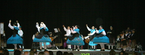 Las nuevas generaciones reivindican la alegría del baile manchego. Los Mimbrales de la Fuente.  