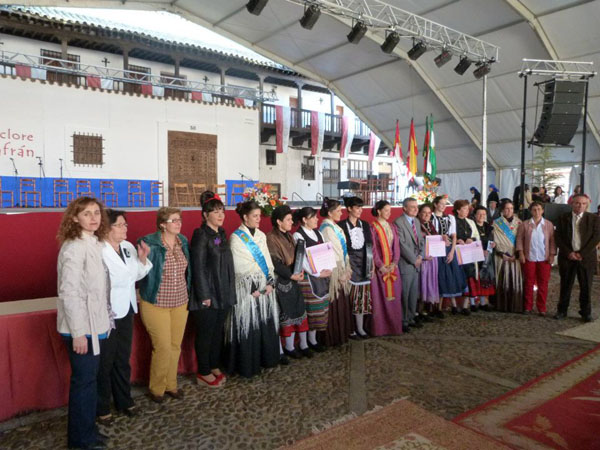 Isabel Morales consigue la Rosa de Plata en el Concurso Nacional de Monda de la Rosa del Azafrán en Consuegra