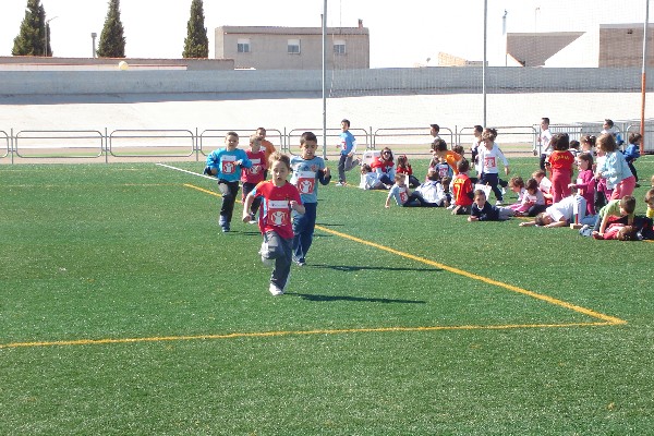 Los alumnos y profesores del Virgen del Espino recorren kilómetros de solidaridad