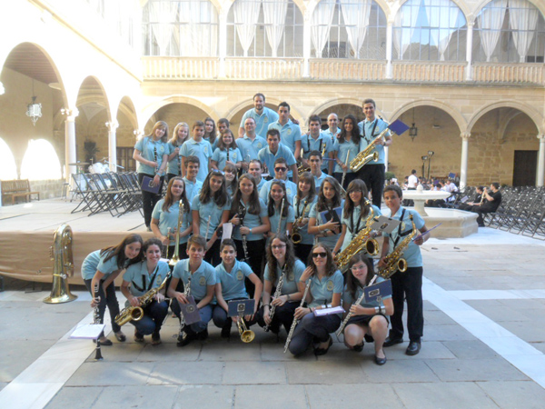 Banda Juvenil de la Ammec en el Hospital de Santiago. Úbeda