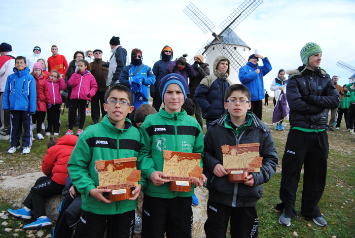 Los gigantes del C.A. Membrilla corren el Cross Villa de los Molinos de Campo de Criptana