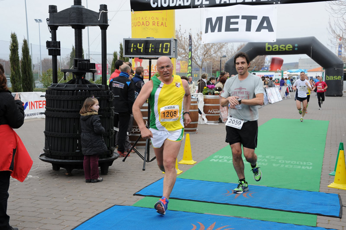 Los populares del C.A. Membrilla inician la temporada del Circuito con la Media Maratón de Valdepeñas