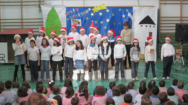 Los alumnos del colegio Virgen del Espino viven un año más su Navidad escolar