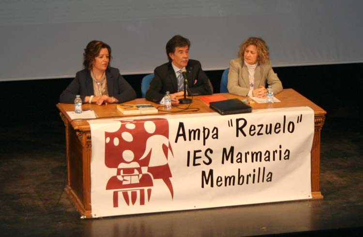 Javier Urra ofreció el pasado viernes en Membrilla la II Conferencia sobre Padres y Educación que organiza anualmente el Ampa Rezuelo, del Instituto de Educación Secundaria Marmaria de la localidad.