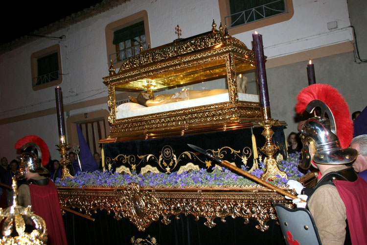 Membrilla se echa a la calle en la noche del Viernes Santo para vivir un esperado Santo Entierro