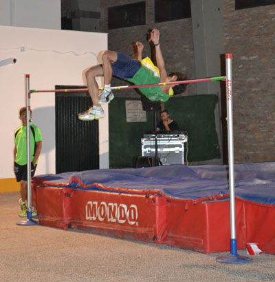 la I Exhibición de altura, que congregó a un buen numero de aficionados al atletismo y algunos curiosos que quedaron sorprendidos ante la plasticidad de esta disciplina atlética que tan bien se trabaja desde el C.A. Membrilla.