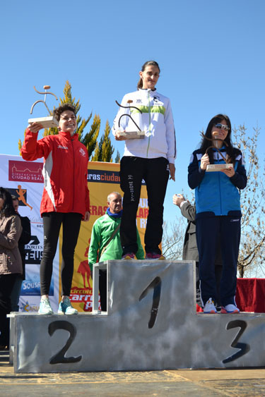 El C.A. Membrilla debuta con éxito en el inicio del circuito en la XX Edicion de la Media Maratón de Valdepeñas con dos grandísimos podios