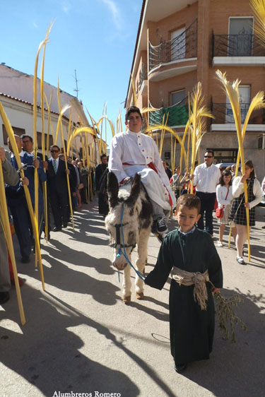 La borriquilla protagoniza la Procesión de las Palmas del Domingo de Ramos en Membrilla