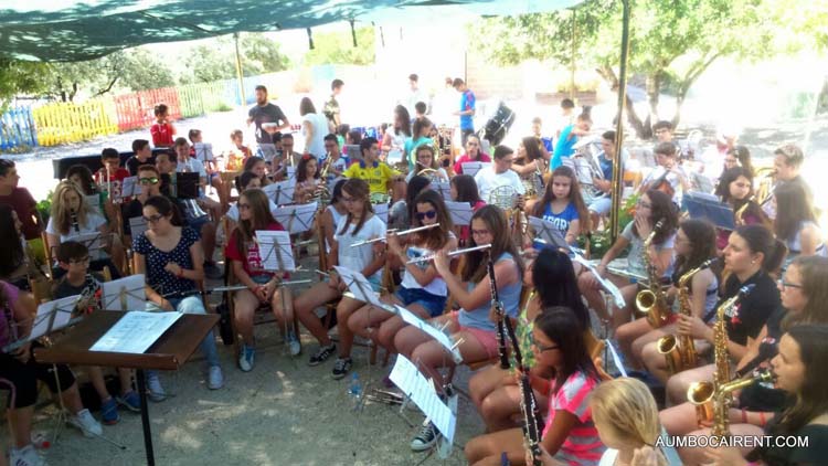 La Banda Juvenil Villa de Membrilla celebró el Día Europeo de la Música participando en el Encuentro de Bandas Juveniles 2015 organizado en Aielo de Malferit (Valencia).