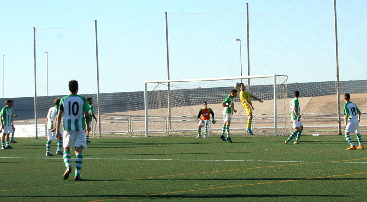 El Membrilla C.F. arrasa en el primer partido de liga ante su afición