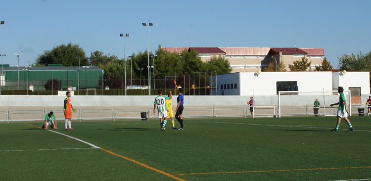 El Membrilla C.F. arrasa en el primer partido de liga ante su afición