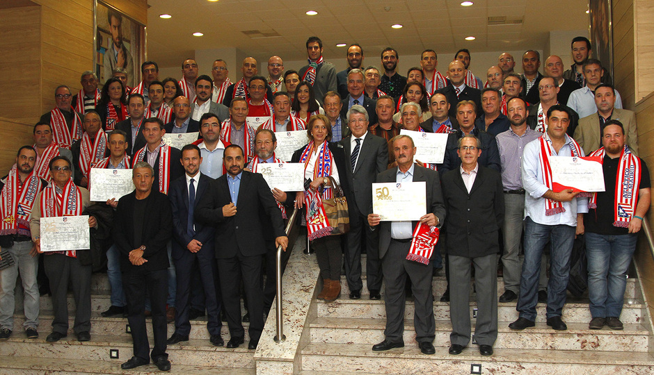 La Peña Atlético de Madrid de Membrilla es homenajeada en el Calderón por su 25 aniversario