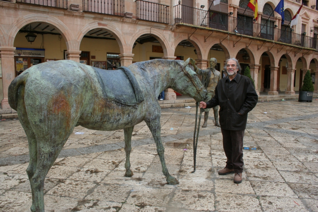 Visitando la Exposición del escultor Juan Antonio Giraldo