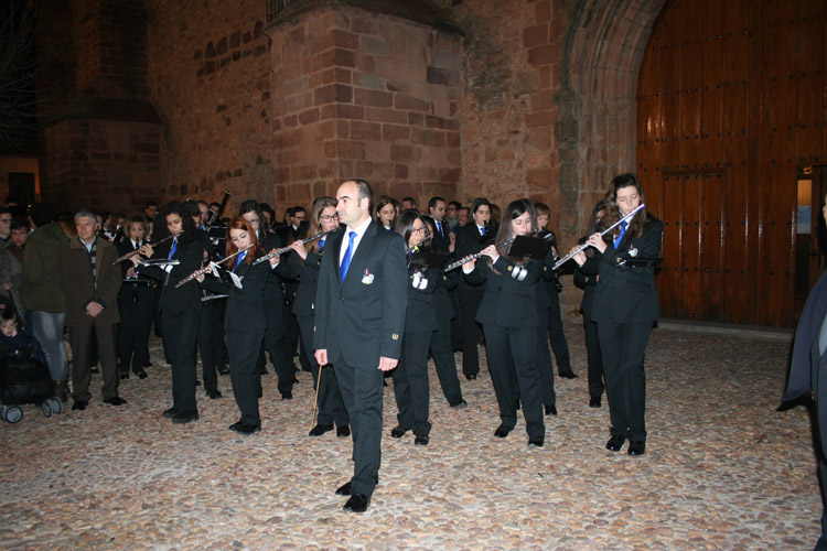 Membrilla celebra su Jueves Santo en un masivo acercamiento al templo parroquial