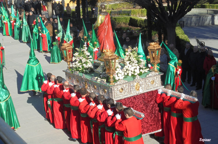 Membrilla vive su Encuentro camino del Calvario en la madrugada del Viernes Santo