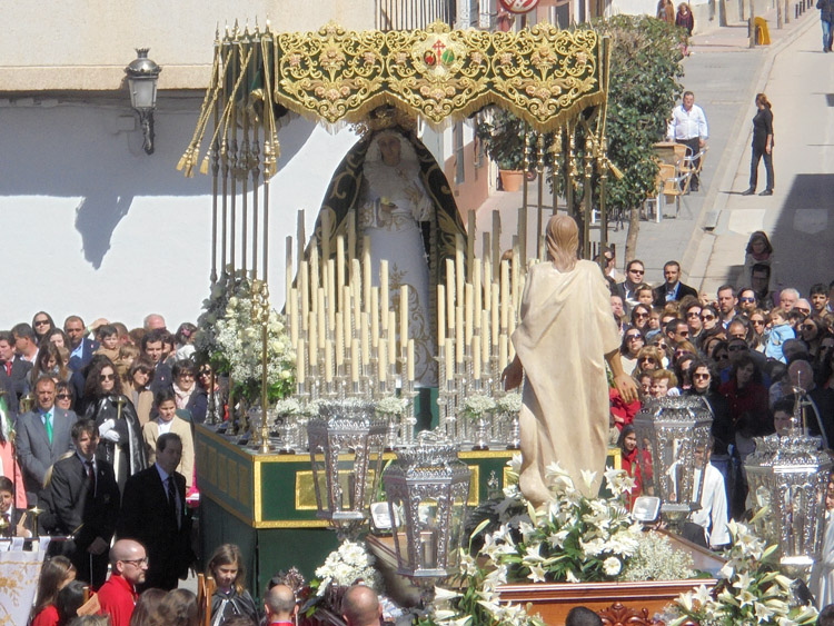 El Resucitado y la Virgen de la Esperanza protagonizan el Domingo de Resurrección