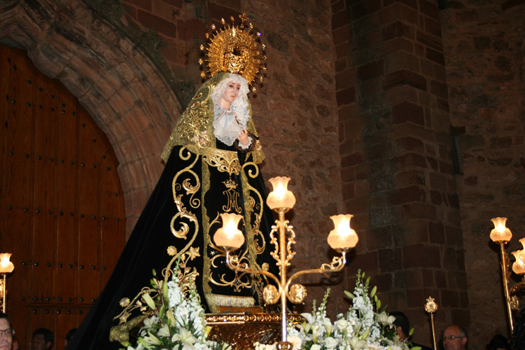 Membrilla contempla y acompaña a la Virgen de los Dolores en el inicio de su Semana Santa