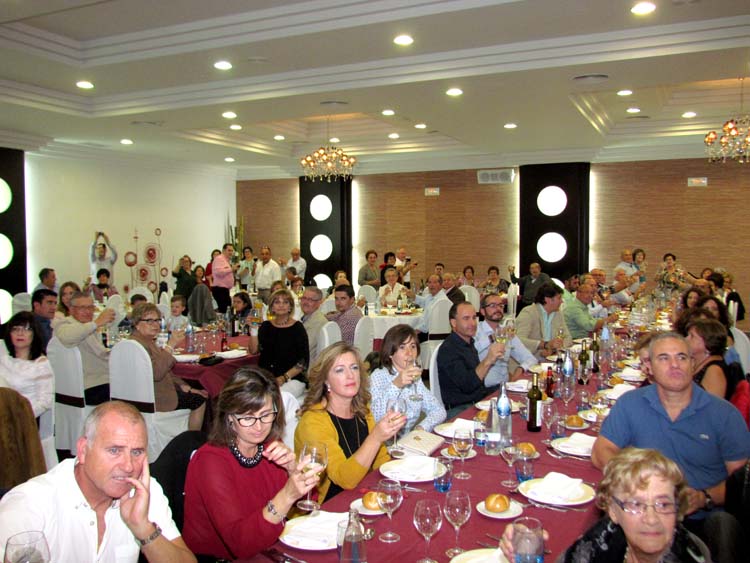 Usuarios y profesionales del Hospital de Día del Virgen de Altagracia se reúnen de nuevo en su comida anual de convivencia 