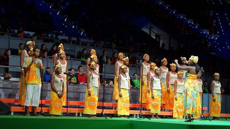 Las voces más jóvenes de Membrilla y Manzanares se suman en Madrid a las Malagasy Gospel por los derechos de la infancia 