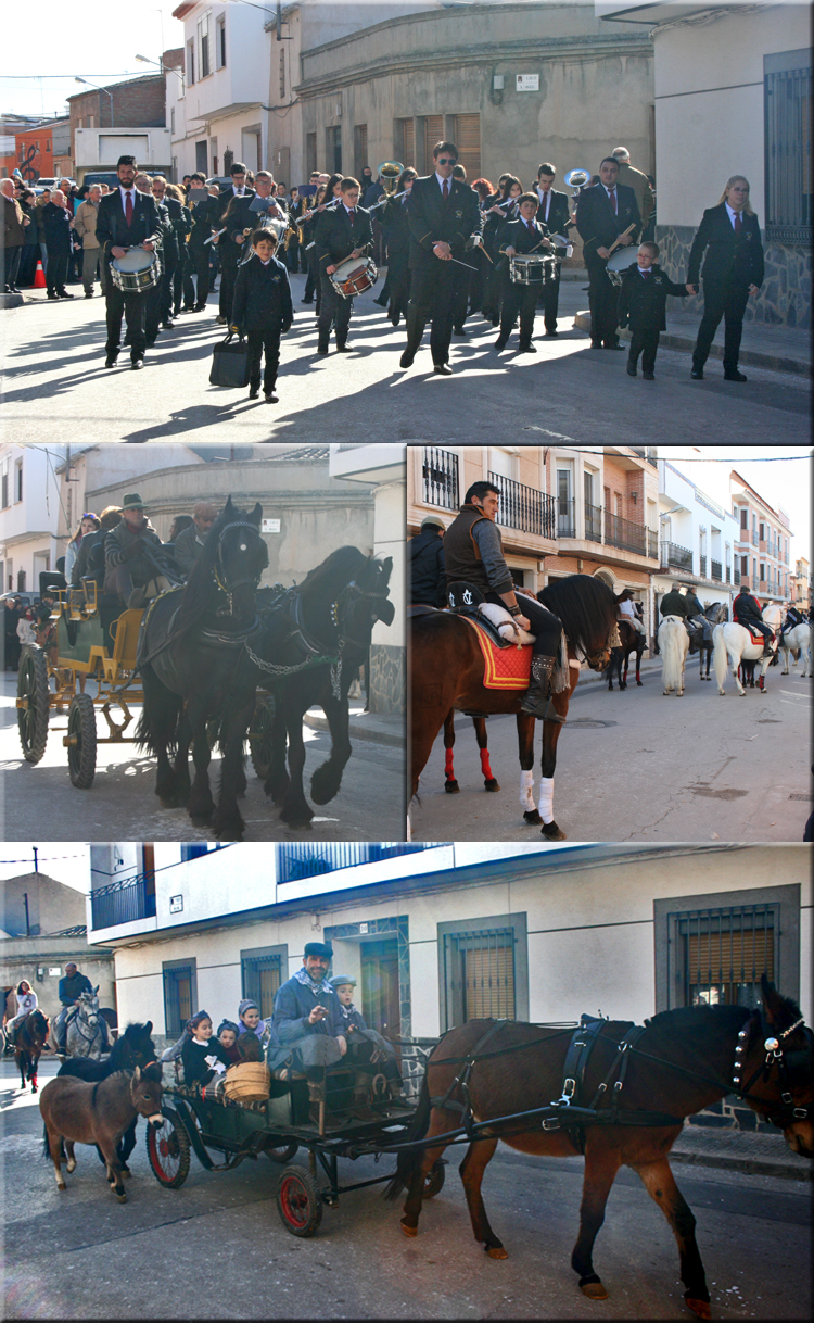 La imagen de San Antón preside la bendición de los animales en Membrilla frente al templo parroquial