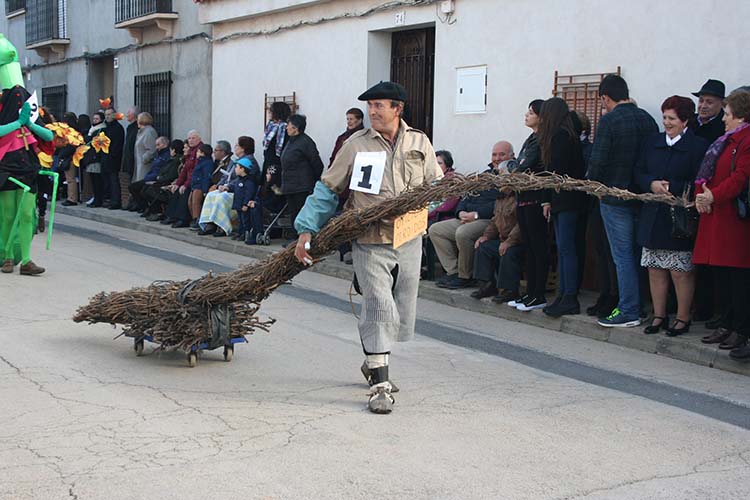 Fray Gotica y El Biberón se reparten los premios grandes del desfile del carnaval de Membrilla