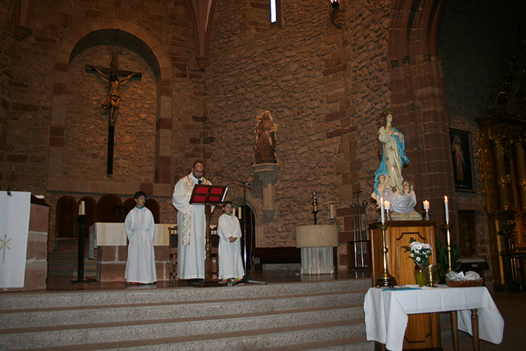 La parroquia de Membrilla celebra por primera vez la Presentación de los recién nacidos en el templo