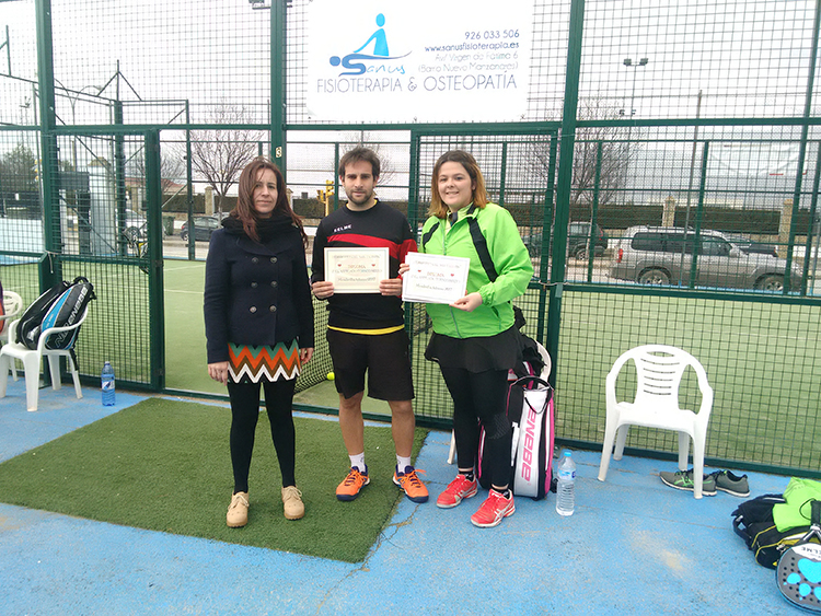 Doce parejas disputan el I Torneo Mixto de Pádel San Valentín