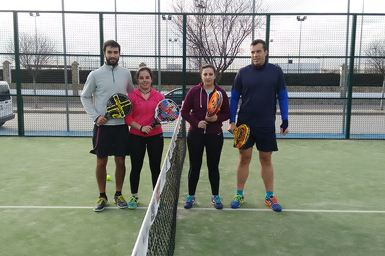 Doce parejas disputan el I Torneo Mixto de Pádel San Valentín