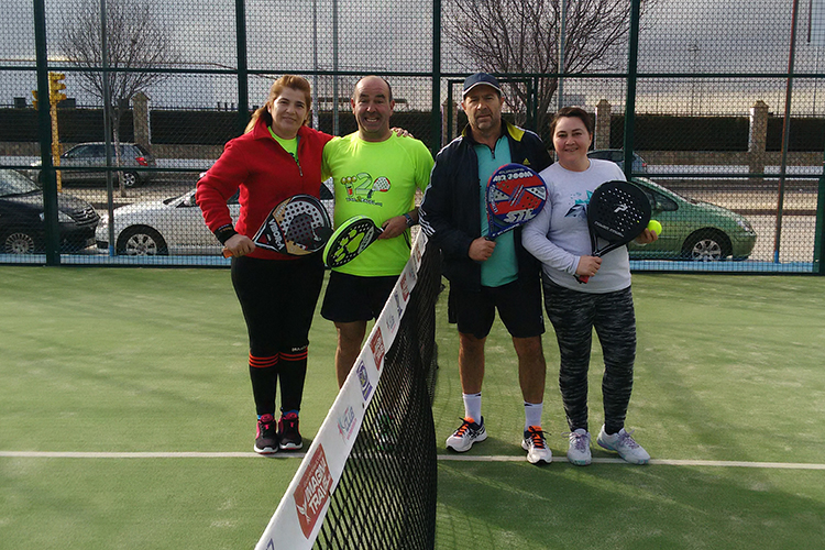 Doce parejas disputan el I Torneo Mixto de Pádel San Valentín