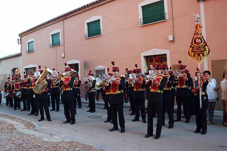 Gran respuesta vecinal al llamamiento a participar en la procesión de la Virgen de los Dolores