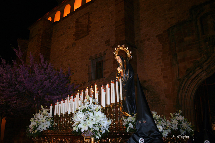 La Procesión del Encuentro recupera la esencia de los años cuarenta