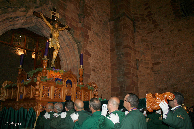 La solemne Procesión del Santo Entierro protagoniza la noche del Viernes Santo en Membrilla