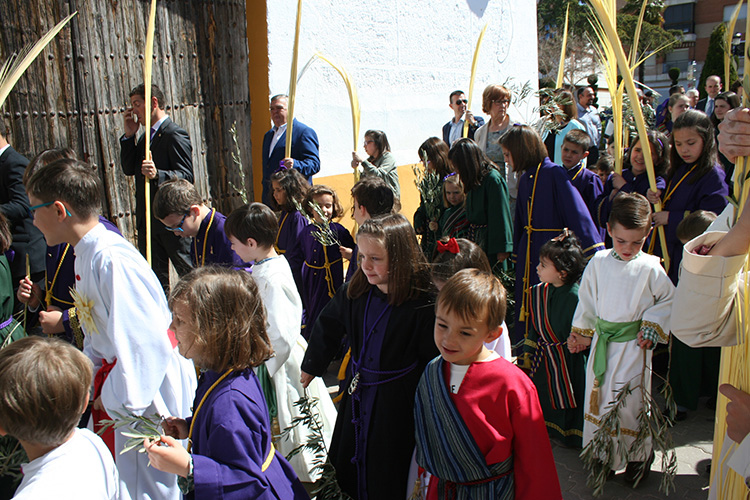 La Procesión de las Palmas viste el Domingo de Ramos con la alegre presencia de los cofrades más pequeños de Membrilla