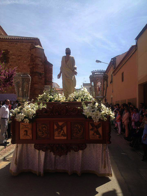 Las imágenes de Cristo Resucitado y la Virgen de la Esperanza renuevan la bella estética del Domingo de Resurrección