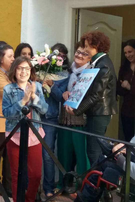 La Asociación Únicos estrena su nueva imagen con Esperanza Elipe como madrina