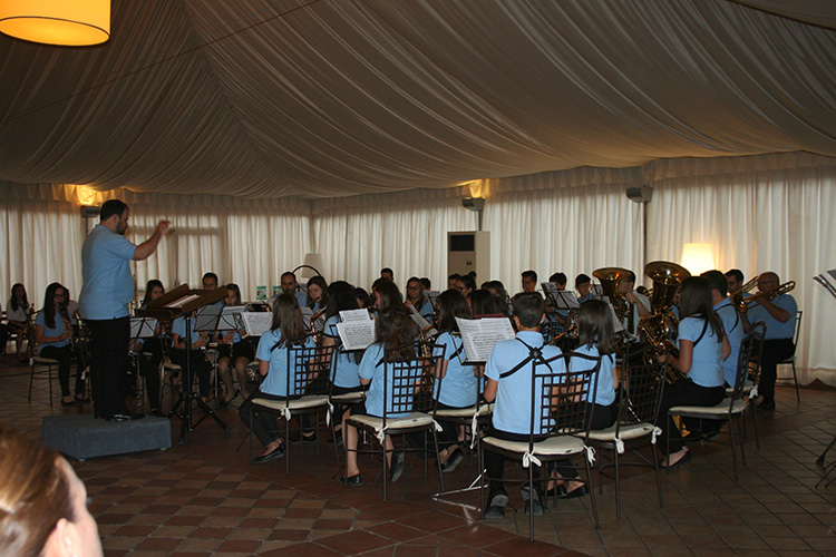 Las bandas jóvenes de Membrilla y Alcázar ofrecen una lección musical bajo la tormenta