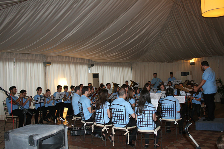 Las bandas jóvenes de Membrilla y Alcázar ofrecen una lección musical bajo la tormenta