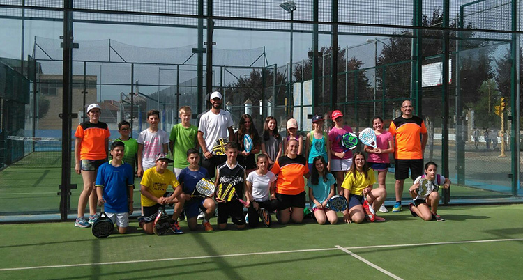 Un centenar de participantes en el I Clínic para Niños organizado por el Membrilla Pádel Club