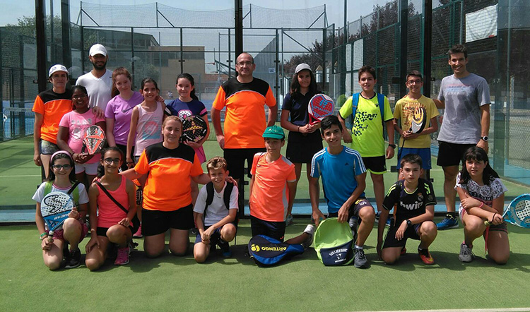 Un centenar de participantes en el I Clínic para Niños organizado por el Membrilla Pádel Club