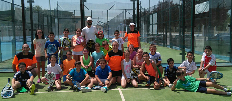 Un centenar de participantes en el I Clínic para Niños organizado por el Membrilla Pádel Club