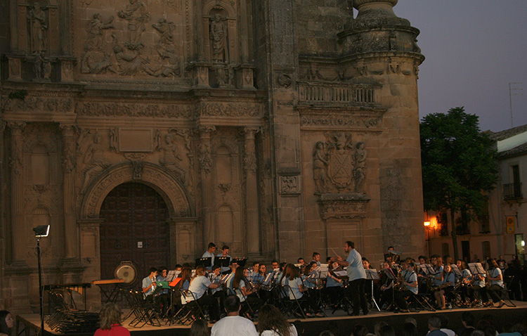 Viaje al Renacimiento ubetense de la Asociación Musical Maestro Emilio Cano y la Banda Juvenil