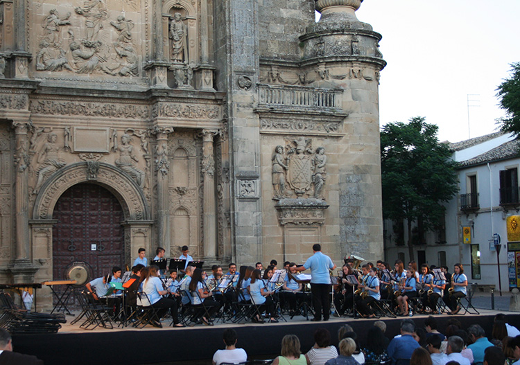 Viaje al Renacimiento ubetense de la Asociación Musical Maestro Emilio Cano y la Banda Juvenil