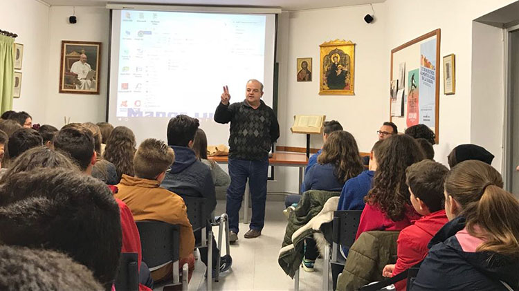 Manos Unidas invita a los jóvenes a reflexionar sobre el comercio justo y los hábitos de consumo