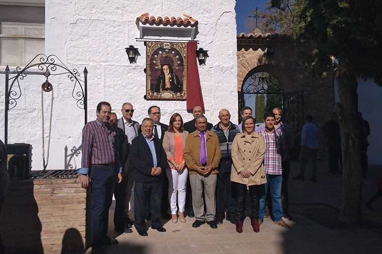 Bendecido el nuevo retablo cerámico de Ntra. Sra. de la Soledad en el cementerio de Membrilla