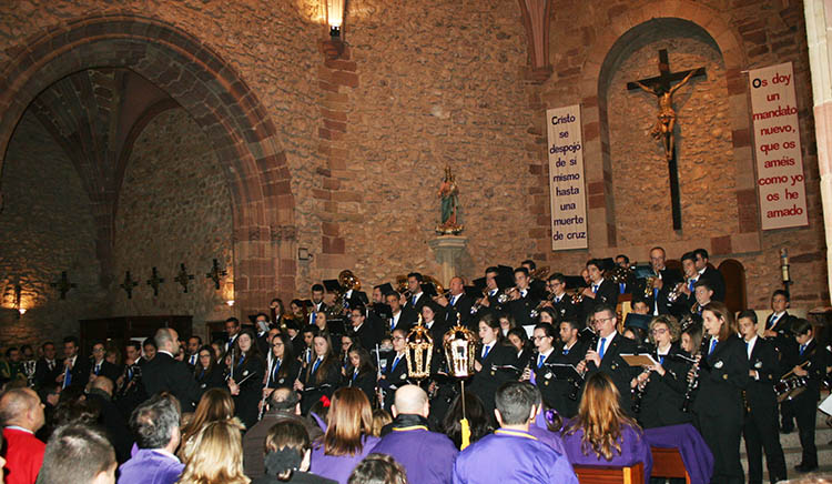 Una procesión interior suple a un Santo Entierro suspendido por las previsiones meteorológicas