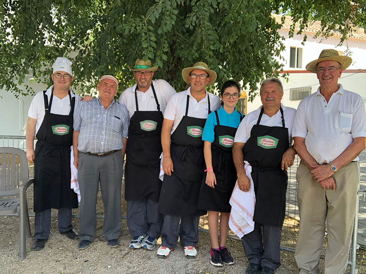 Éxito de participación en la comida popular de Desposorios a beneficio de la Asociación Contra el Cáncer