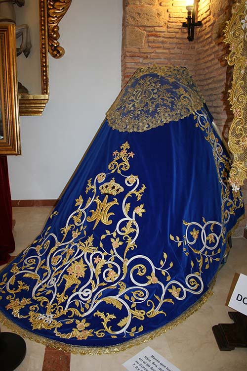 Un recuerdo a la Inmaculada Concepción en el nuevo estandarte y manto para la Coronación de la Virgen del Espino