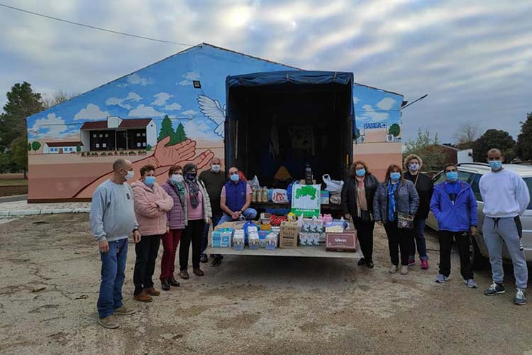 Afammer Membrilla dona productos de primera necesidad a BASIDA apoyando al pequeño comercio local